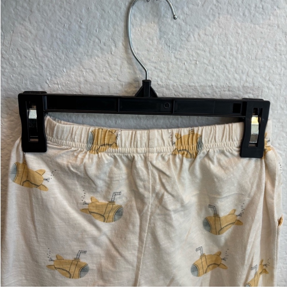 Rylee + Cru Kids Cream Submarine Shorts with Yellow Graphic - size 4-5 yr - Picture 5 of 10